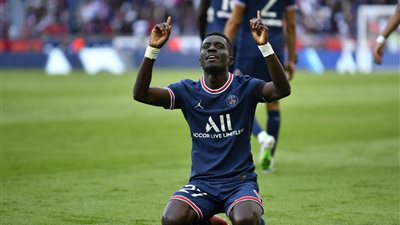 إيفرتون يحسم التعاقد مع إدريسا جانا جاي من باريس سان جيرمان