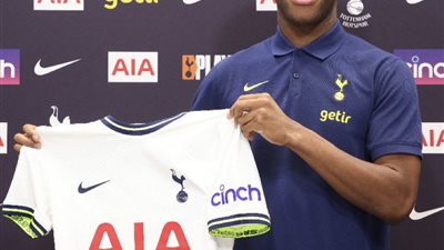 رسميًا.. توتنهام هوتسبير يتعاقد مع ديستني أودوجي مدافع أودينيزي