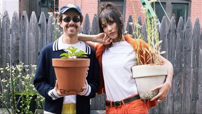 بعد مشاركتها بـ مسلسله الجديد.. سر لقاء عارضة الأزياء الفلسطينية بيلا حديد رفقة رامي يوسف | صور