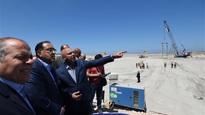 رئيس الوزراء يزور ميناء الإسكندرية ويتابع تطبيق المنظومة الواحدة للتسجيل المسبق للشحنات