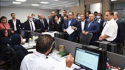 رئيس الوزراء يجري جولة تفقدية لـ مشروعات حياة كريمة وميناء الدخيلة بالإسكندرية | بث مباشر 