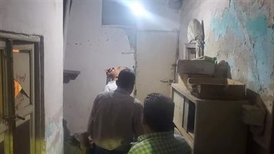 انهيار جزئي بمنزل بحي غرب أسيوط| صور