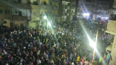 البلد كلها في الشارع.. جنازة مهيبة و8 نعوش لـ ضحايا حادث الإسماعيلية 