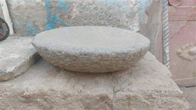 كشف أثري مهم.. ضبط 12 شخصًا بحوزتهم قطع أثرية استخرجوها من أسفل منزلين مجاوران لمعبد إسنا| صور