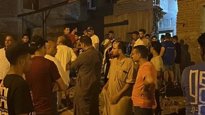 المعاينة المبدئية لانهيار مضيفة بكفر الجزار بمدينة بنها.. الانهيار بسور أرض |صور 