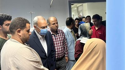 محافظ القليوبية يزور مصابي انهيار دار مناسبات ببنها ويوجه بتوفير الرعاية الكاملة لهم | صور 
