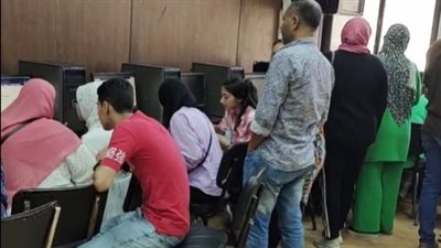 خلال اليوم الأول بالمرحلة الثانية.. زحام من الطلاب وأولياء الأمور على معامل تنسيق جامعة القاهرة | بث مباشر 