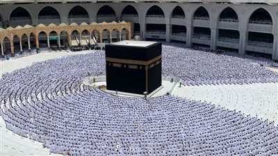 وزير السياحة يعتمد الضوابط المنظمة لتنفيذ رحلات العمرة لموسم 1444 هـجرية