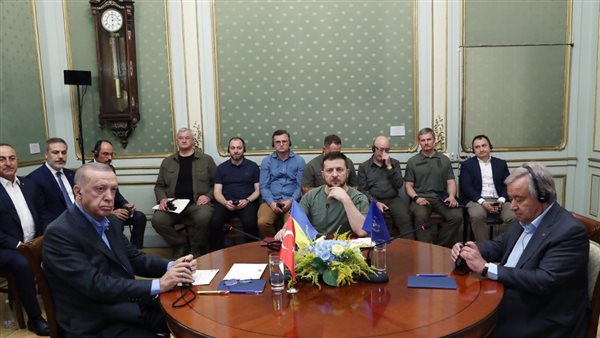 اجتماع ثلاثي في كييف