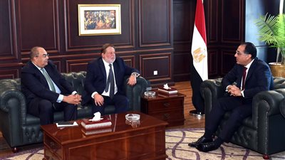 رئيس الوزراء: أولويات الدولة حاليًا سرعة اتخاذ سياسات تضمن استقرار الأوضاع المالية والاقتصادية