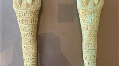 حازا قطعا أثرية مُقلدة وحاولا النصب بها.. القبض على شخصين بتهمة الاتجار بالآثار بالشروق