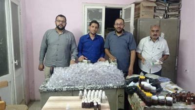 طبيب مزيف.. غلق وتشميع عيادة طبية دون ترخيص في سوهاج │ صور