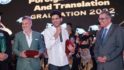 جامعة مصر للعلوم والتكنولوجيا تقيم حفلًا كبيرًا لتخريج دفعة جديدة من كلية اللغات والترجمة | صور