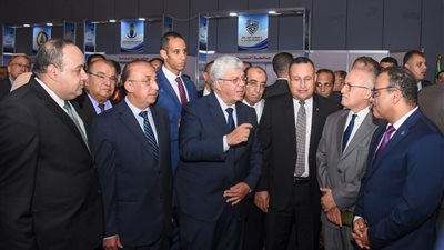 محافظ الإسكندرية ووزير التعليم العالي يفتتحان المعرض التعليمي بالإسكندرية