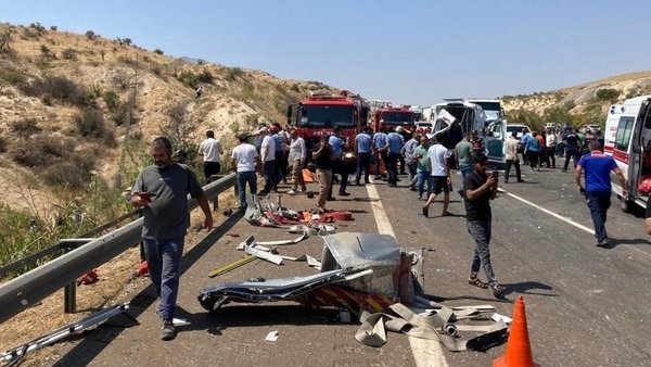 جانب من آثار الحادث