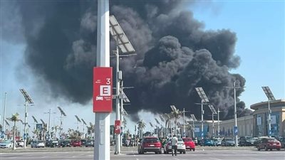 دون خسائر بشرية.. السيطرة على حريق كارفور بالإسكندرية