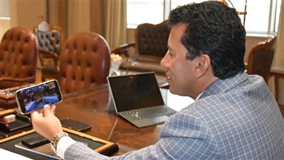 وزير الرياضة يُحفز شباب الطائرة قبل نهائي البطولة الإفريقية غدًا أمام تونس