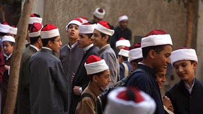 طلاب وطالبات الثانوية الأزهرية يؤدون آخر امتحانات الدور الثاني اليوم