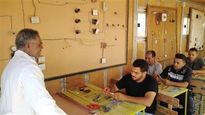 وزير القوى العاملة: بدء دورة تدريبية في الكهرباء للشباب بالوادي الجديد 