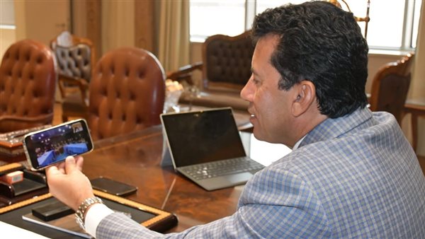 وزير الرياضة خلال