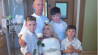 متأثرة بسرطان الرحم والمعدة.. وفاة بريطانية بعد 4 أيام من زواجها بحب عمرها