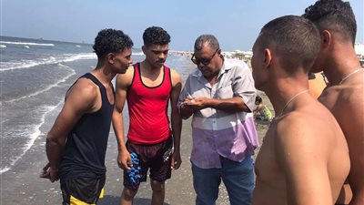 جاءا لقضاء يوم إجازة.. إنقاذ شخصين من الموت غرقًا في بحر بورسعيد | التفاصيل