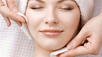 وصفات لتبيض الوجه كالثلج.. 8 ماسكات سريعة المفعول - فيديو