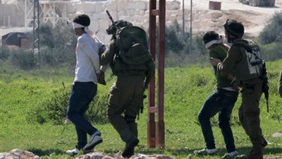 الاحتلال الإسرائيلي يعتقل 12 فلسطينيا بالضفة الغربية