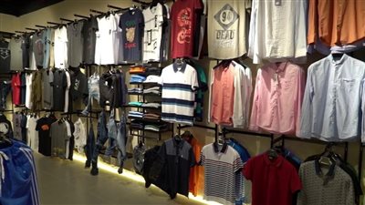 تقليد ماركات عالمية.. ضبط مصنع ملابس دون ترخيص في شبرا
