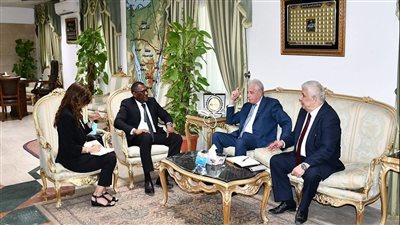 محافظ جنوب سيناء يلتقي سفير سيراليون للتنسيق لمؤتمر قمة المناخ 