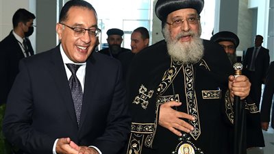 رئيس الوزراء يلتقي البابا تواضروس الثاني.. ويؤكد: المصريون يعملون كنسيج واحد