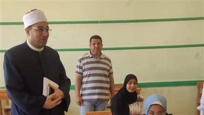 رئيس إدارة الامتحانات يتابع أعمال لجان الدور الثاني بمنطقة الشرقية الأزهرية