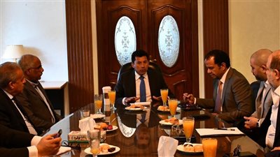 وزير الرياضة يناقش مع اتحاد الكرة ورابطة الأندية سبل تطوير منظومة كرة القدم 