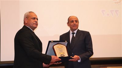 وزير الطيران يشهد حفل تخريج دفعة جديدة من كلية المراقبة الجوية 