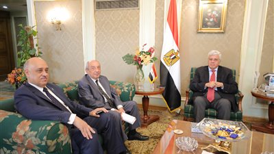 خلال لقائه بنقيب المهندسين.. وزير التعليم العالي: أعداد المقبولين بكليات ومعاهد الهندسة 25 ألف طالب