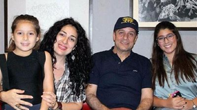 من عتاب لـ إلغاء متابعة.. تصاعد الأزمة بين بنات شريف منير وزوجته