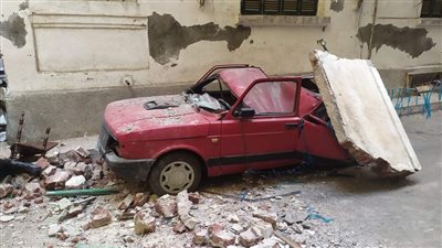 تحطم سيارة في انهيار أجزاء من عقار بالإسكندرية 