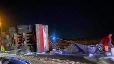 انقلاب مقطورة في طريق بلبيس – العاشر من رمضان الصحراوي | صور