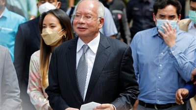 المحكمة الاتحادية في ماليزيا ترفض استئناف رئيس الوزراء السابق وتؤكد سجنه 12 عامًا بتهم فساد