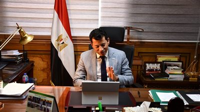 وزير الرياضة يحفز شباب اليد قبل مواجهة الجزائر بالبطولة الإفريقية برواندا