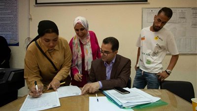 إقبال طلاب الثانوية العامة للتسجيل في جامعة المنصورة الأهلية | صور