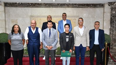 وزير الرياضة يكرم أبطال بعثة مصر بعد تسجيل رقم جديد في عبور المانش