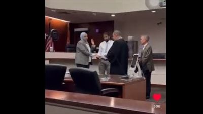 بالحجاب.. من هي ليلى إكرام أول قاضية مسلمة بولاية أريزونا الأمريكية