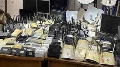 ضبط أحد الأشخاص يدير شبكة توزيع الإنترنت بدون ترخيص بالبحيرة