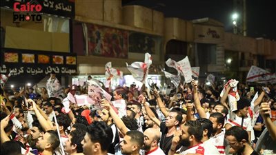 شماريخ وهتافات.. احتفالات جنونية لجماهير الزمالك بعد التتويج بالدوري الـ14 | بث مباشر