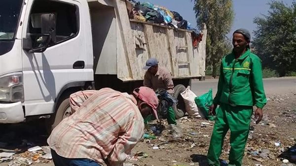 سيارة نقل القمامة