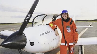 عبر 52 دولة.. رقم قياسي جديد لأصغر شاب يطير حول العالم