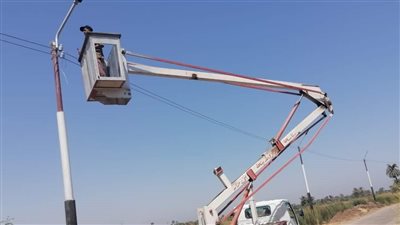 خفض الأحمال الكهربائية بكشافات الإنارة بالطرق الرئيسية في 4 مراكز بـ المنيا