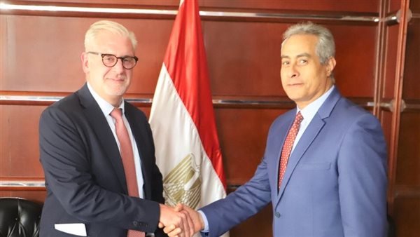  وزير القوى العاملة