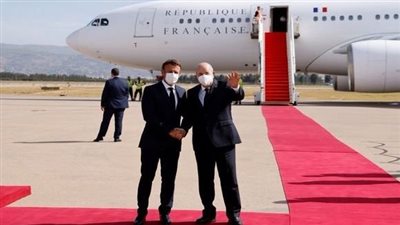 طي صفحة القطيعة.. الرئيس الفرنسي يبدأ زيارة رسمية إلى الجزائر تستمر 3 أيام